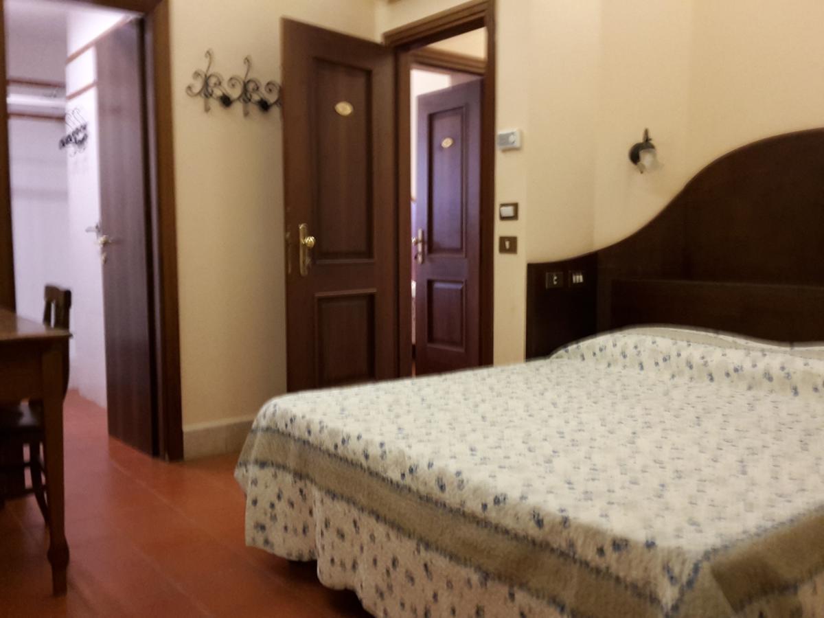 Hotel 4 Coronati Rzym Zewnętrze zdjęcie