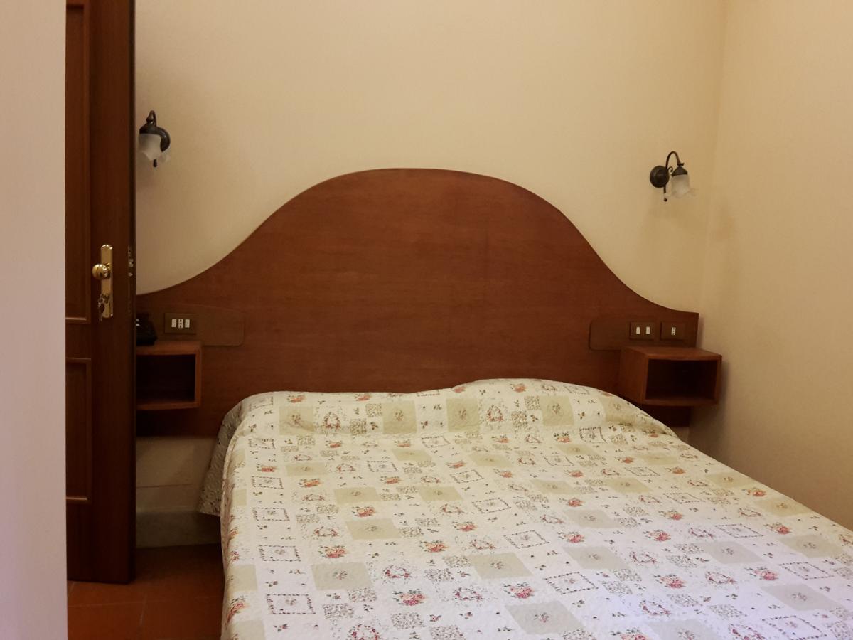 Hotel 4 Coronati Rzym Zewnętrze zdjęcie