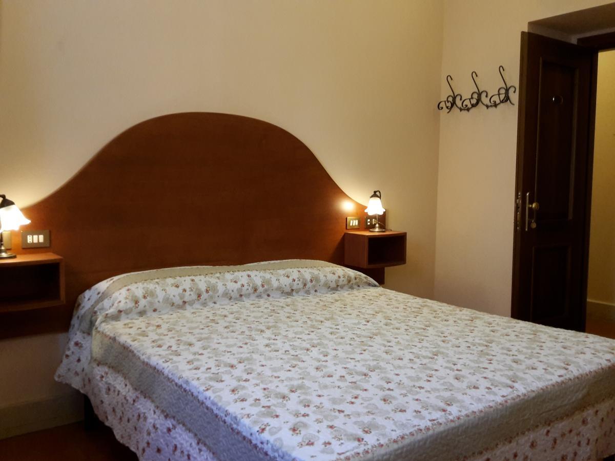 Hotel 4 Coronati Rzym Zewnętrze zdjęcie